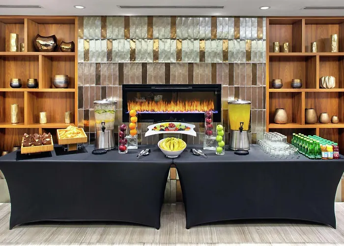 Doubletree By Hilton Toronto Airport, OnAirport Hotel